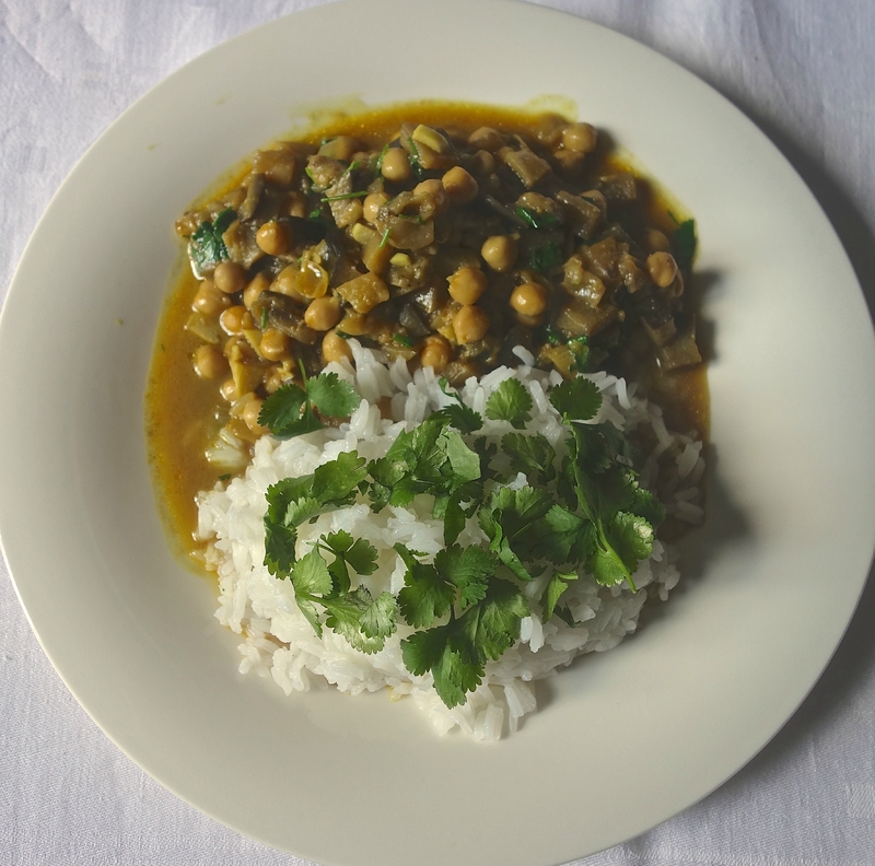 curry aux aubergines et aux pois chiches à la coriandre