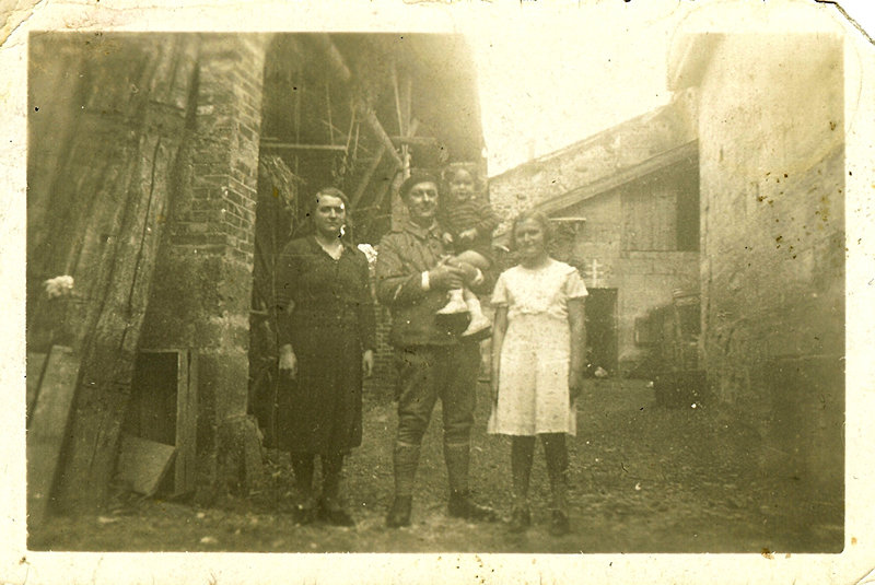 Maurice et Lucile, Suzanne et Pierrot 1940