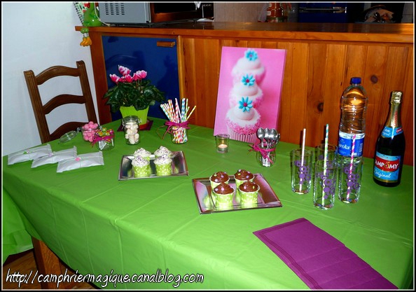 Sweet table cupcakes et bonbons