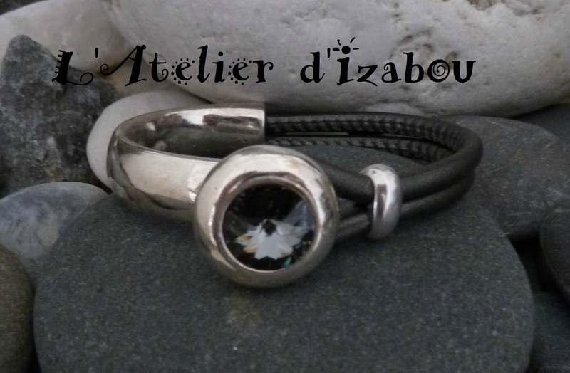 P1150789 Bracelet demi jonc strass swarowski gris et cuir noir métallisé
