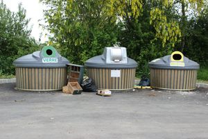 poubelles le bourg Marcey-les-Grèves mai 2013