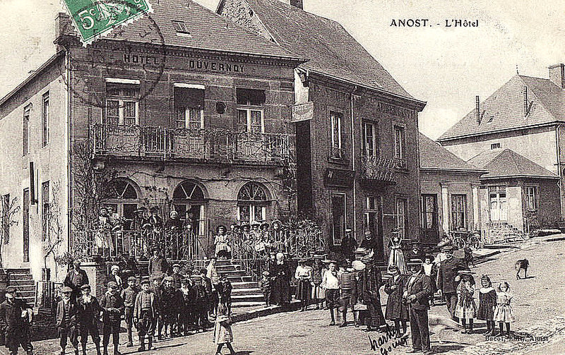 ANOST, le bourg ( Saône-et-Loire ) 