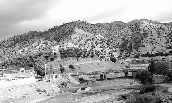 Ammi Moussa, le pont et le cimetière Sidi Amara