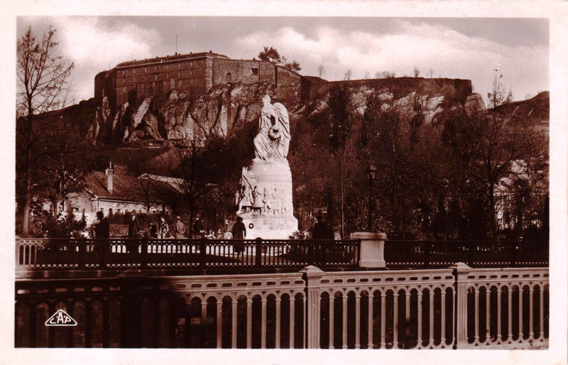 Belfort CPA Monument aux Morts La nuit