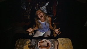 Sally (Marilyn Burns) prouvant que l'enfer c'est bien sur terre