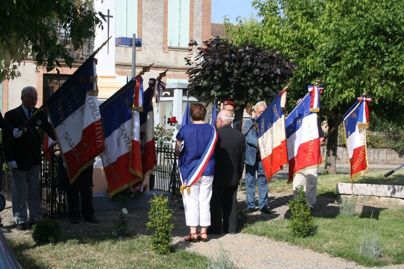 Une minute de silence aux morts pour la France