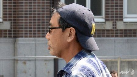 publicity_shy_japanese_author_haruki_murakami_arrives_to_give_a_public_lecture_in_kyoto_on_may_6_2013_4