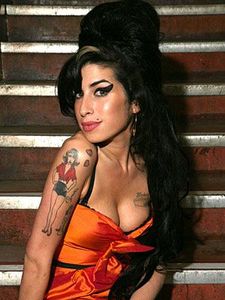 amy-winehouse-orserie-1-05156