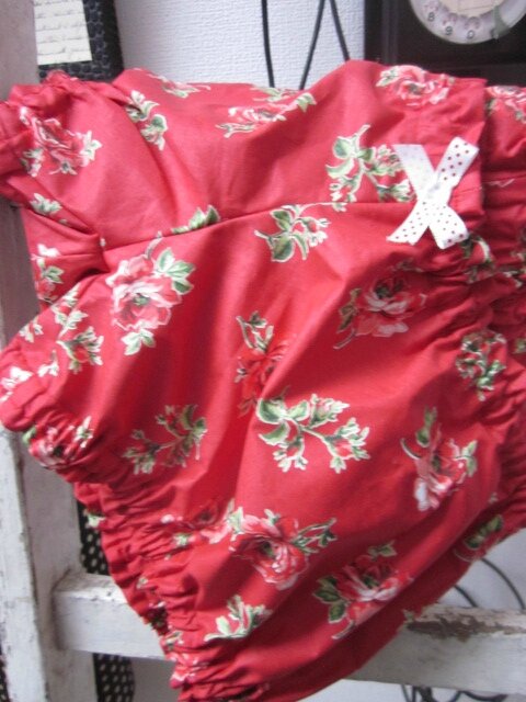 Culotte BIANCA en coton rouge imprimé coquelicots et noeud blanc à pois rouge (7)