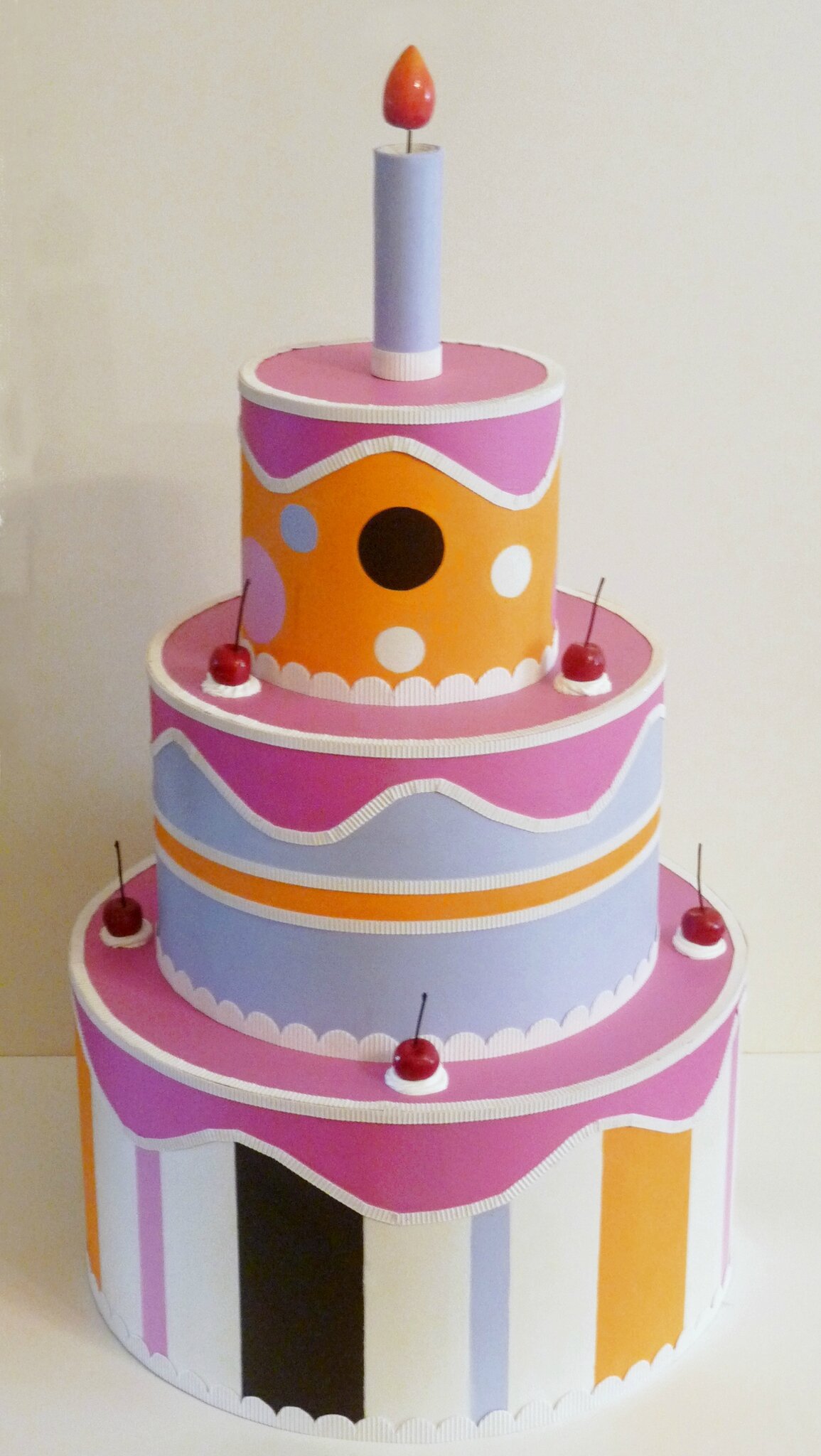 Gâteau aux couleurs tendres, diamètre 35 cm, hauteur 48 cm