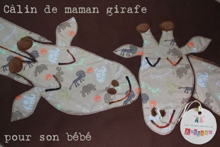 Couverture girafe têtes de maman et bébé