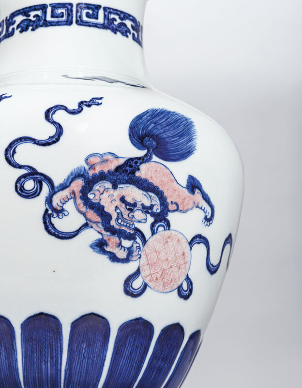 2019_HGK_16696_3021_002(a_fine_and_very_rare_underglazeblue_and_copper-red_lion_vase_qianlong)