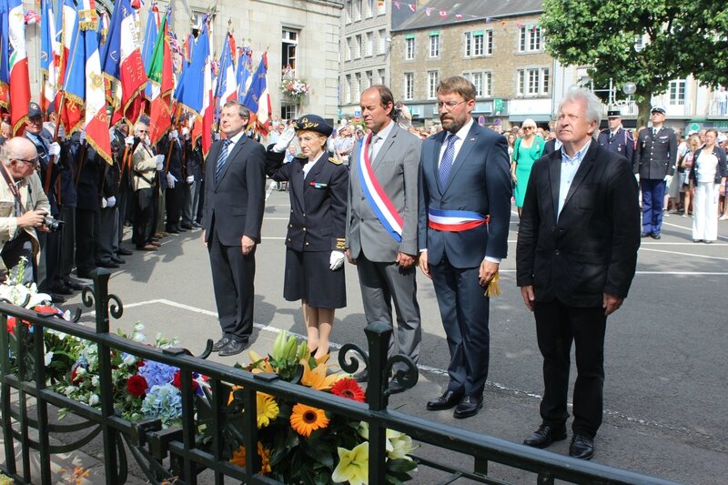 libération Avranches 1944 2014 monument aux morts maire d'Avranches David Nicolas sénateur Philippe Bas député Guénhaël Huet le vice-président du Conseil Régional François Dufour préfète de la Manche Danièle Polvé-Montmasson