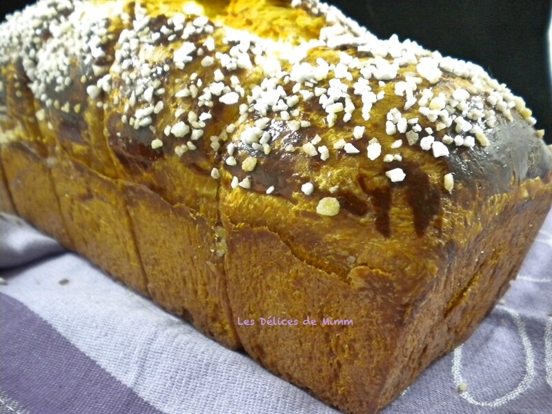 Brioche moelleuse au sucre à la mie bien filante 2