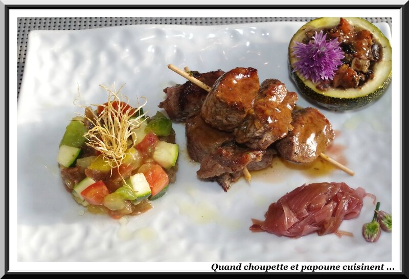 BROCHETTES D'ONGLET DE VEAU AU RATAFIA CHAMPENOIS, COURGETTES ET TOMATES EN DEUX FACONS-3734