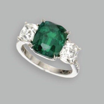 Platinum__Emerald_and_Diamond_Ring2