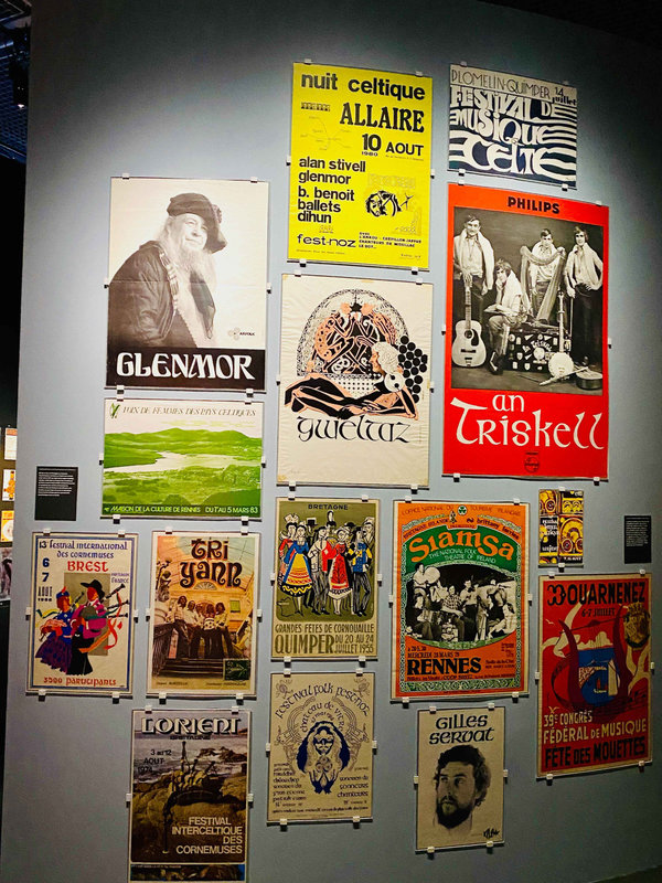 Mur-d'affiches---1
