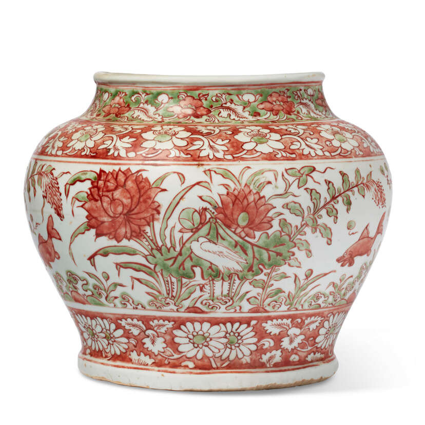 A very rare green and red-enameled 'fish' jar, Ming dynasty