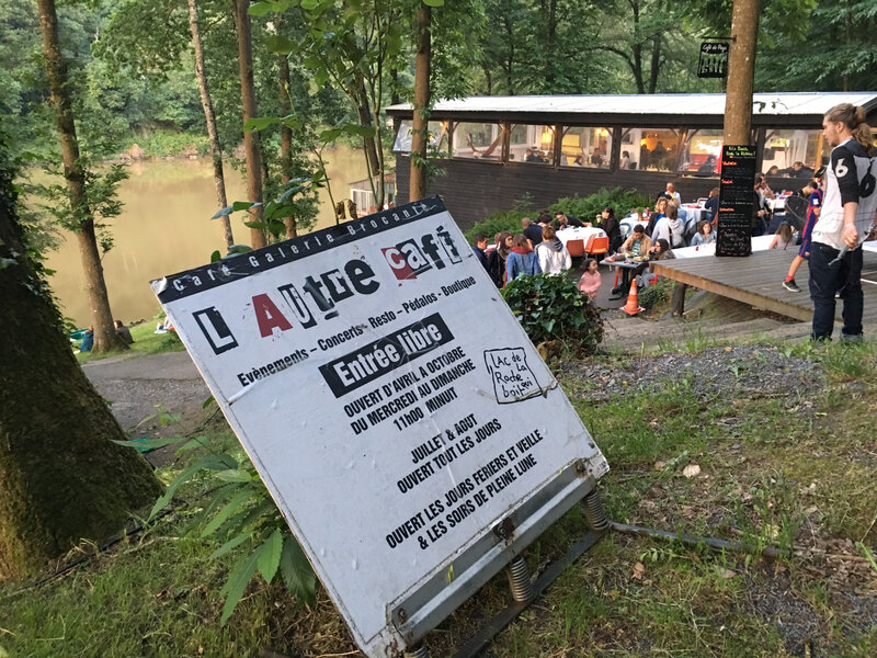 L'Autre café_bar_brocante_lac_La Roche qui Boit_Saint Laurent de Terregatte_2018