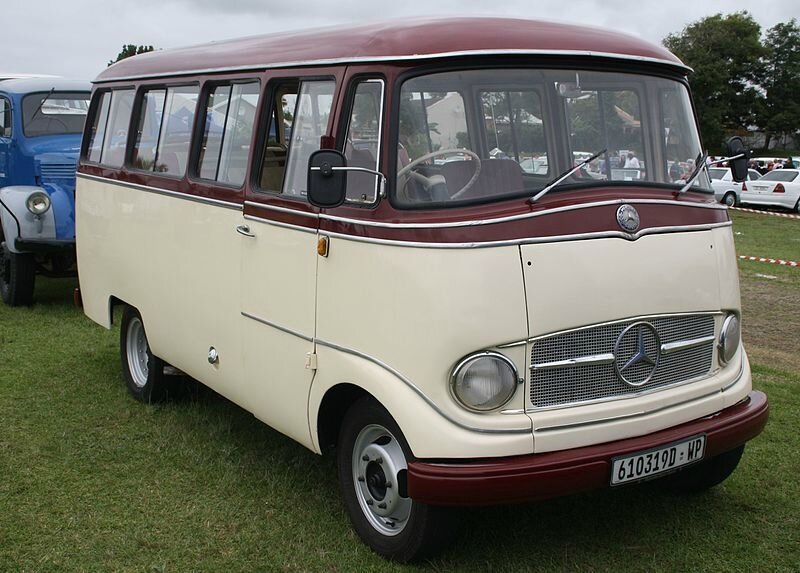 1961_Mercedes_Benz_O319D_Mini_Bus_(12403882823)