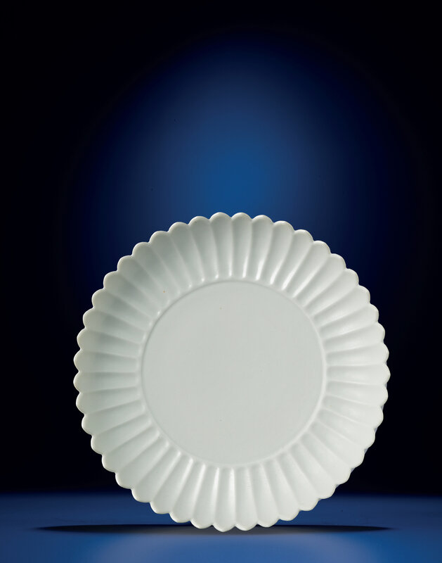 2012_HGK_02913_3967_000(a_superb_white-glazed_chrysanthemum_dish_yongzheng_six-character_mark)