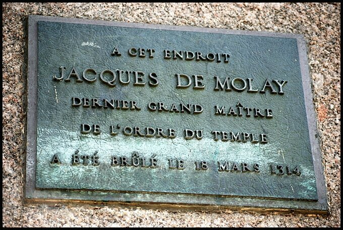 templier-jacques-de-molay-plaque-pont-neuf-paris