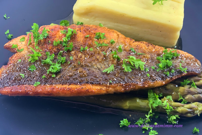 Filet de bar et asperges vertes à la meunière 3