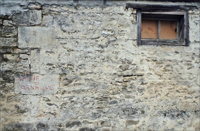 graff mur vie arnaque 102015