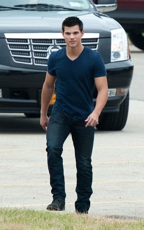 taylor_lautner_071210_8