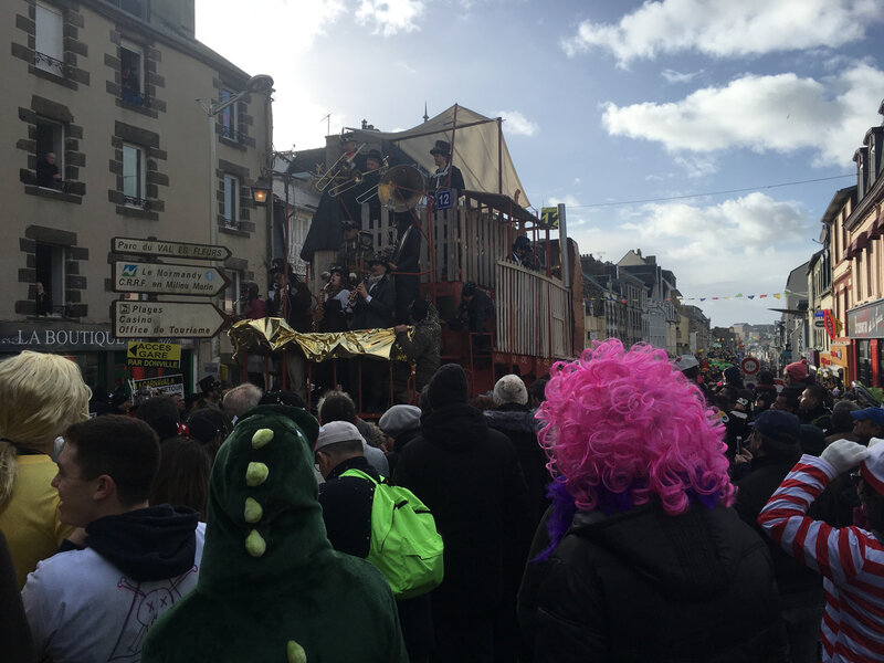 Carnaval Granville Manche 2017 char fanfare