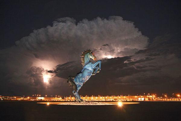 denver-international-airports-spooky-32-foot-must-20031-123