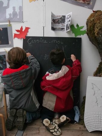 Menigoute 2011 enfants dessinent 2