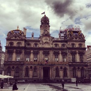 H_tel_de_ville__place_des_Terreaux