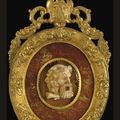 Camée ovale en <b>sardoine</b> sculptée représentant un masque bacchique, XVIIème ou XVIIIème siècle