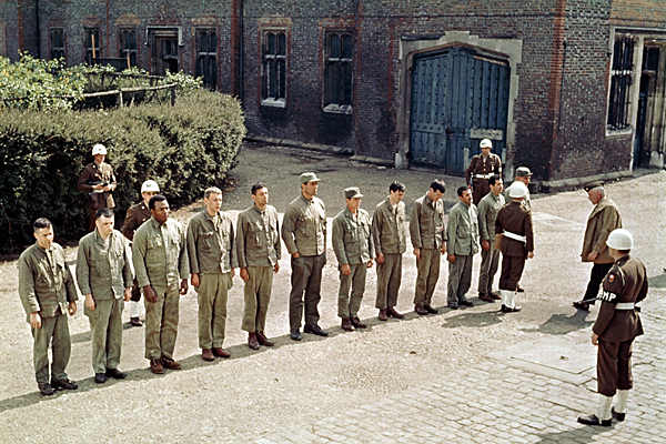 dirty_dozen_richard_jaeckel_telly_savalas_trini_lopez_jim_brown_donald_sutherland_ben_carruthers_charles_bronson_clint_walker_john_cassavetes_lee_marvin