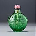 A transparent green glass 'kui dragons' snuff bottle. <b>Imperial</b> <b>glassworks</b>, Beijing, 1720-1770.