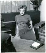 1952-01-Beverly_Carlton_hotel-day2-sitting04-interview-030-1-by_halsman-1b