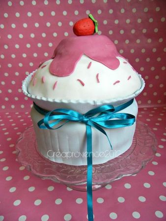 cupcake fraise pâte à sucre