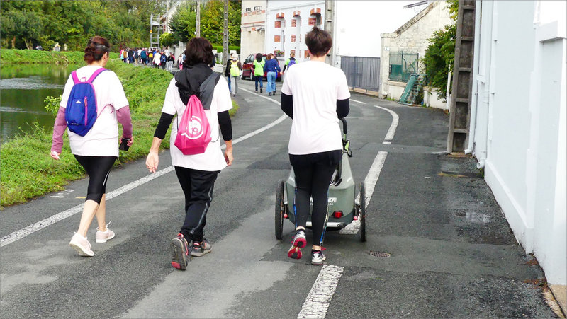 Marche cancer sein Niort 021022 3