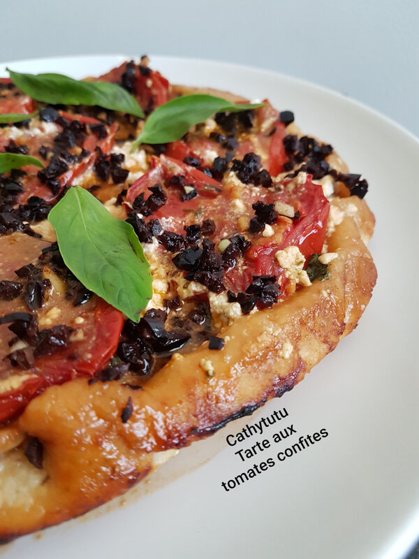 Tarte tatin aux tomates confites chevre frais olive pistou chez Cathytutu Corse20190719_122045