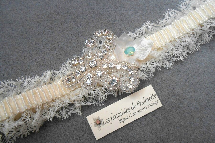 bijoux-mariage-jarretiere-mariee-dentelle-et-applique-strass-2
