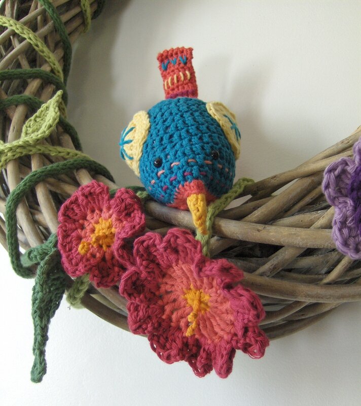 crochet_couronne_bower_bird_finie_d_tail_1