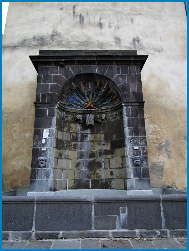 Fontaine du Crapaud_Bld Liberté_rue Gomot