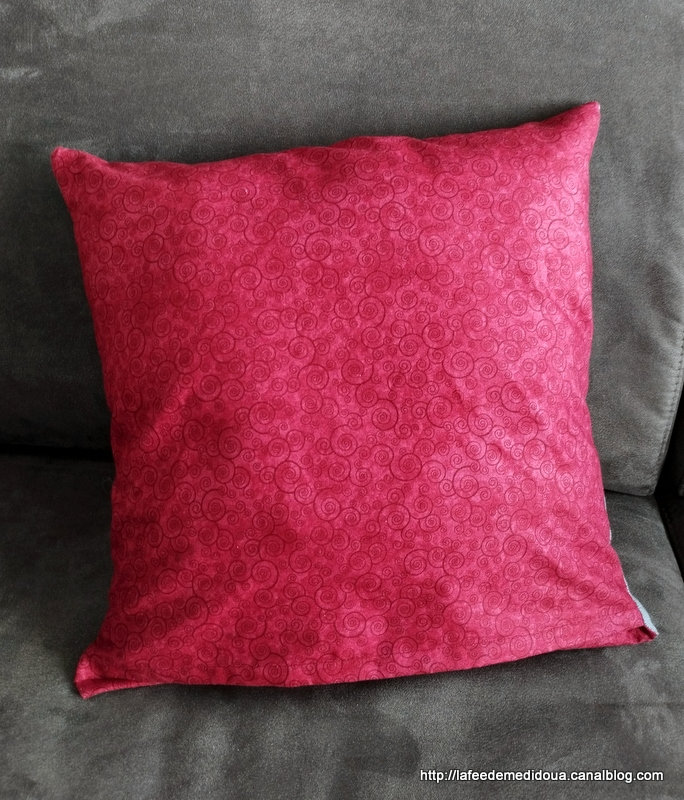 Coussin-dickens-verso