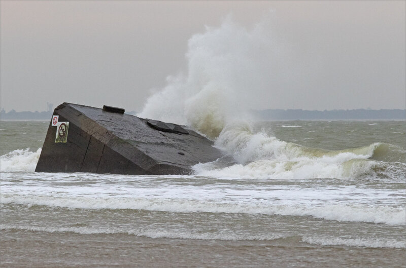 La Palmyre plage vent 200221 11 blockhaus vague ym