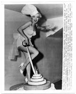 MONROE__MARILYN___CHEESECAKE_QUEEN_OF_1952_FARMERS_MAR_001_1_