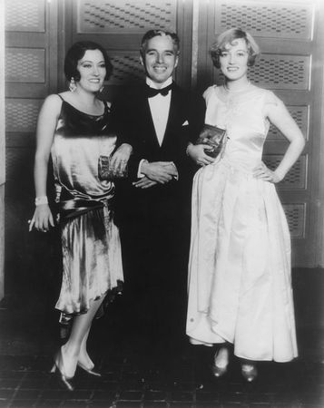Gloria_Swanson__Charles_Chaplin_and_Marion_Davies