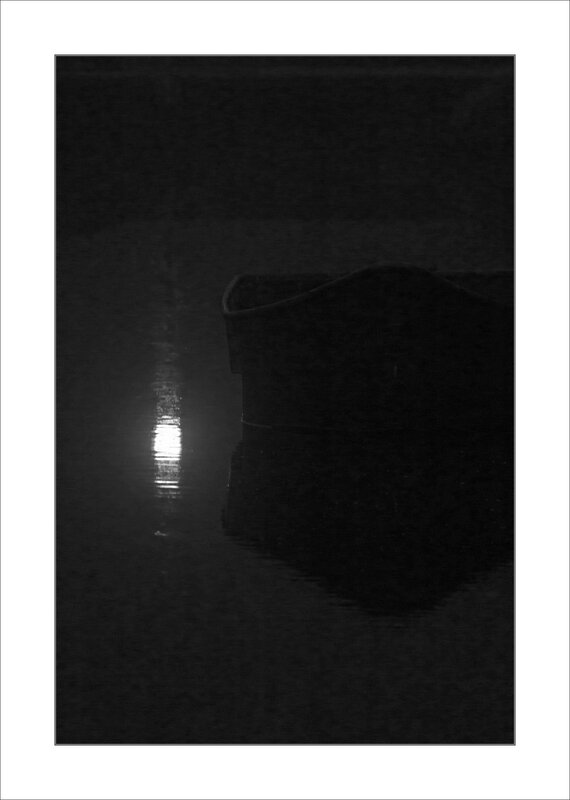 ville feu rouge ecluse barque brouillard nb 2 030415