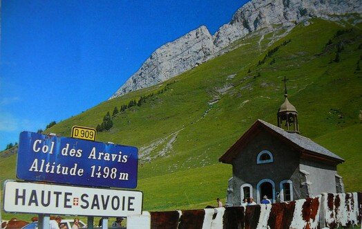 1585 a) Montée à vélo au col des Aravis (haute-Savoie)