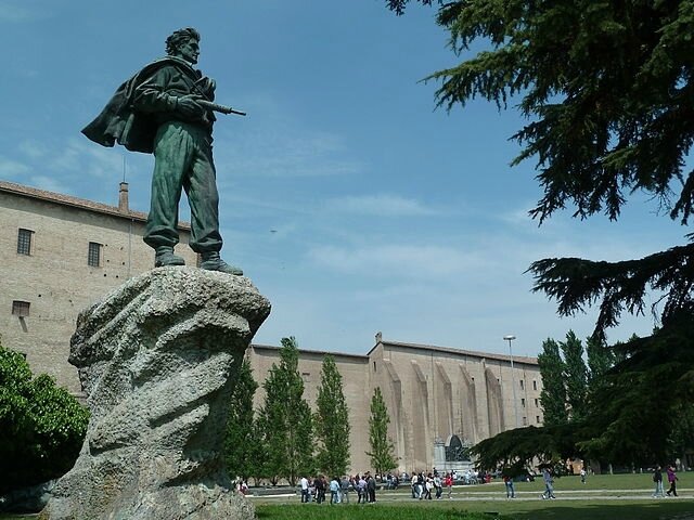 Monument-partisans-Parme